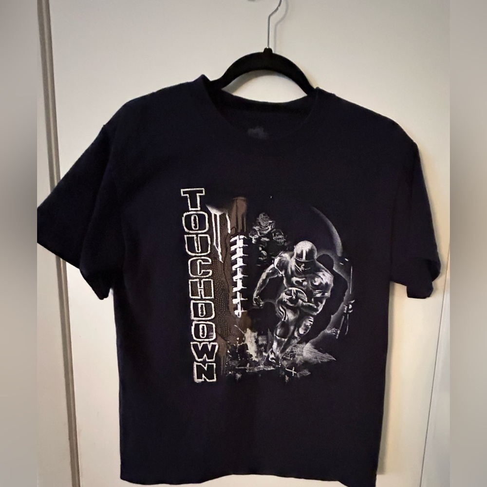 Boys Football t-shirt. Size L (14-16)